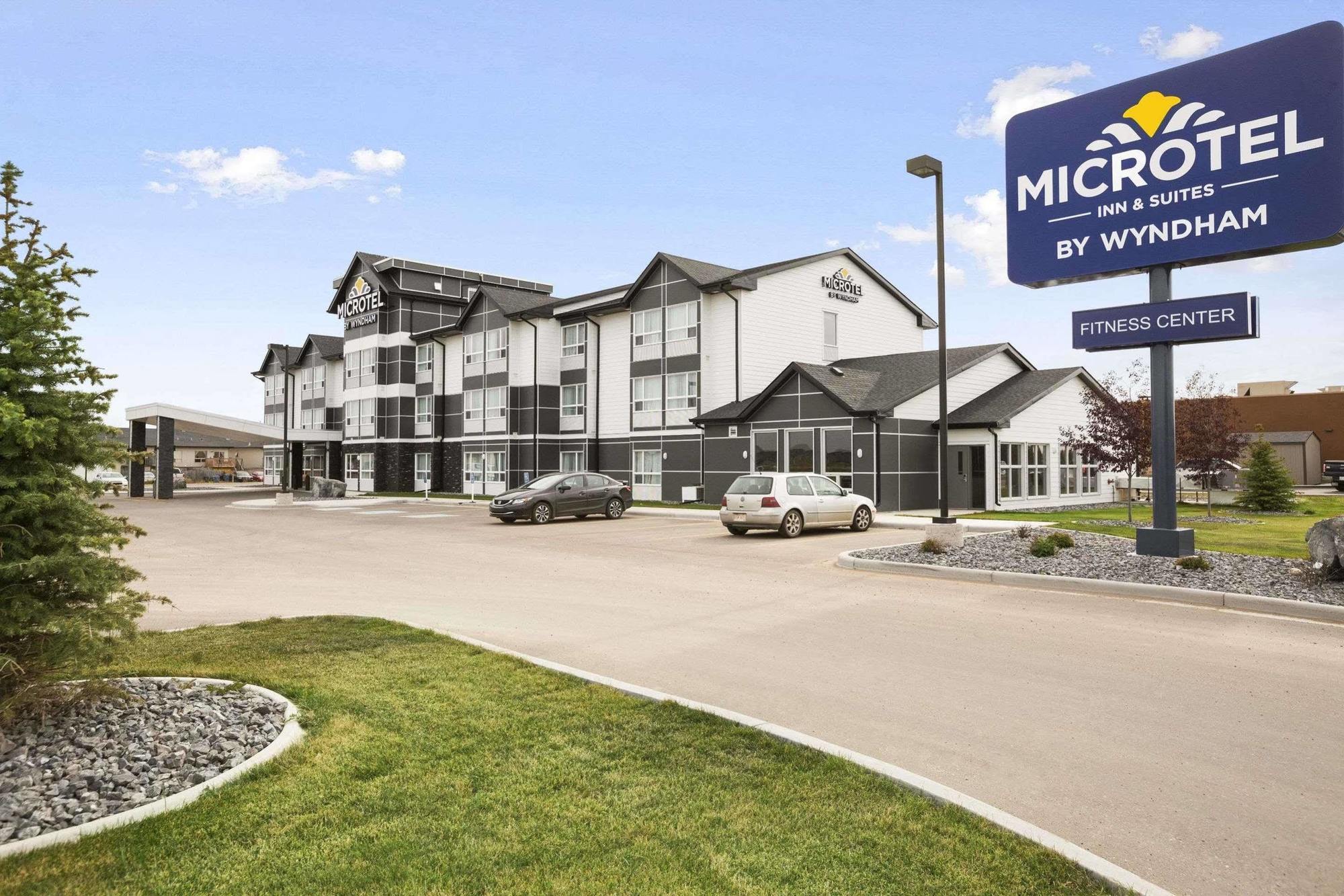 Microtel Inn & Suites By Wyndham Blackfalds Exterior foto